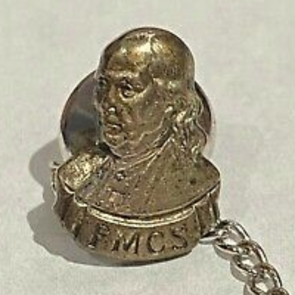 Vintage Benjamin Franklin Men’s Gold Tone Tie Tack Lapel Pin with Chain - Picture 2 of 6